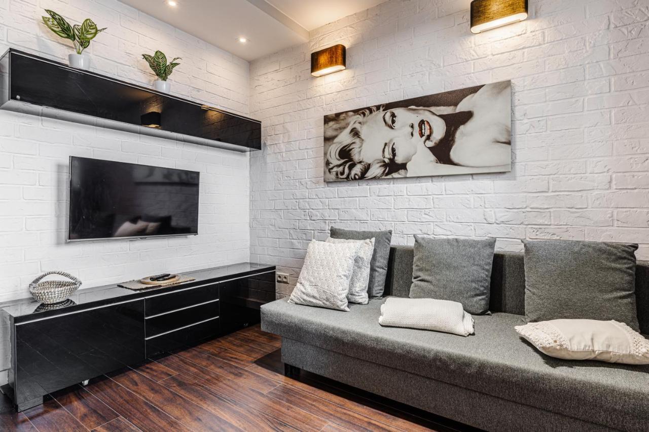 Spacious Studio Ac View Pokorna 2 Parking Warsaw Ngoại thất bức ảnh